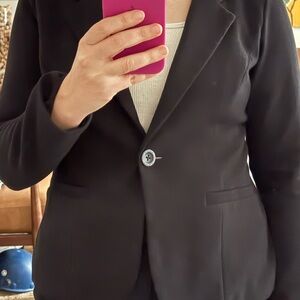 Classic Black Single-Button Women's Blazer